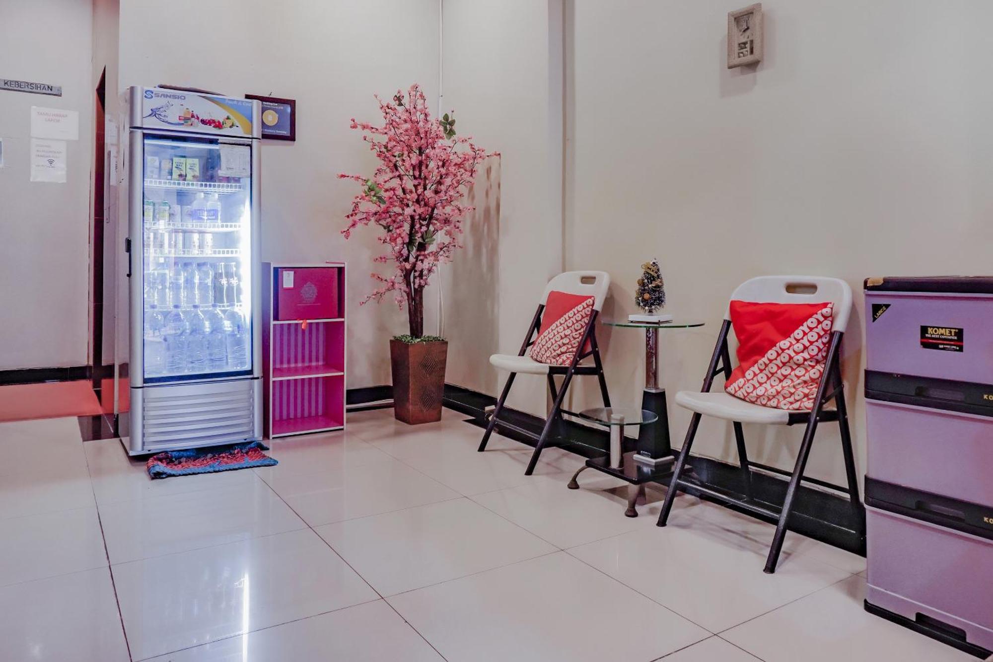 Oyo 117 Blueberry Homestay Jacarta Exterior foto